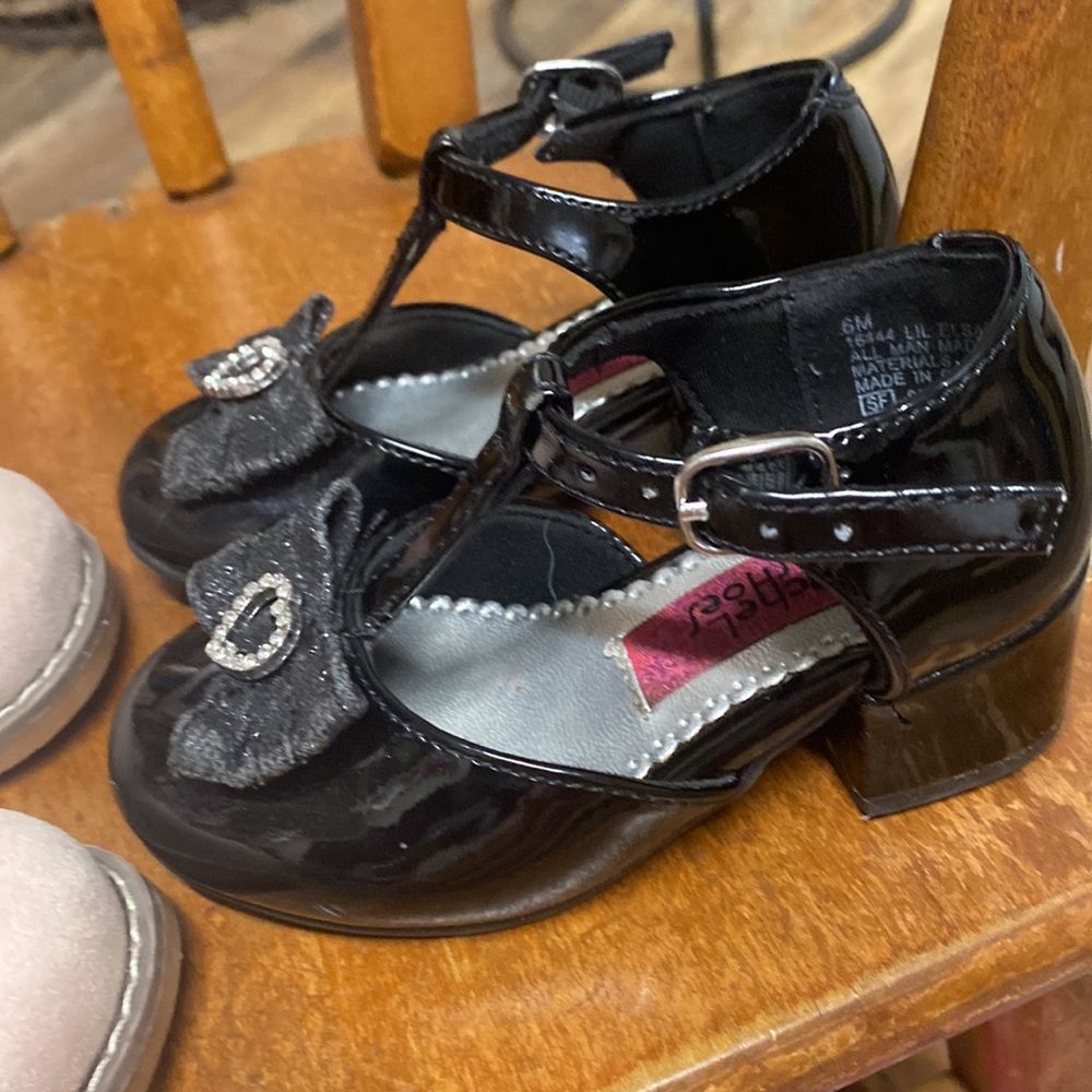 8 Pairs of Shoes - Picture 3 of 14